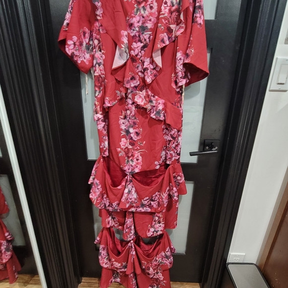 Fame & Partners Burgundy Red Floral flowy Tiered asymmetrical maxi dress 6 Small - Picture 6 of 15